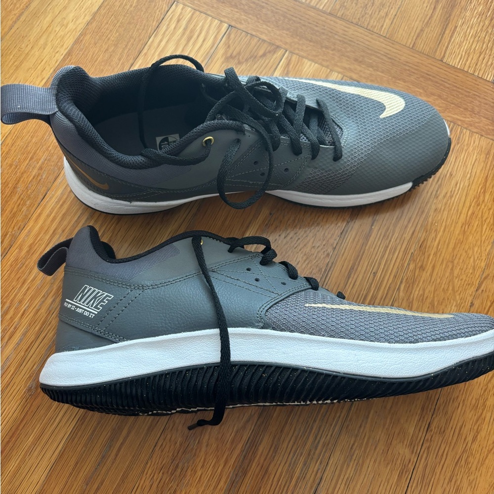 Men’s Nike fly by II